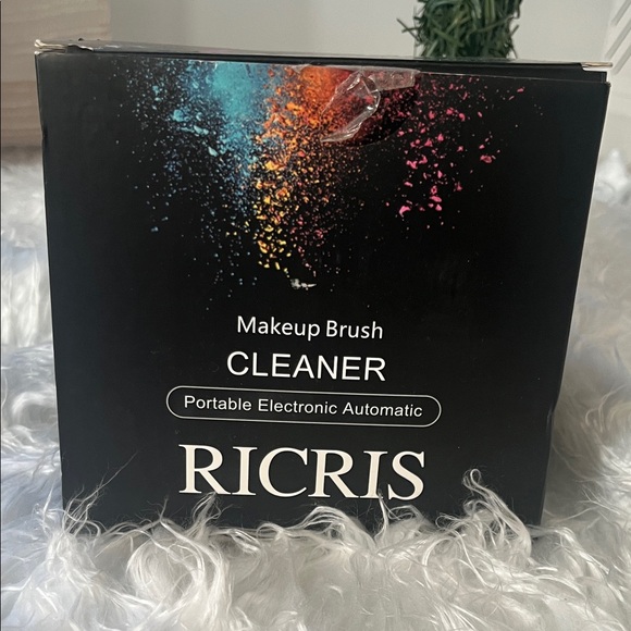 ricris Other - New in Box--Never Used (still wrapped in plastic) Automatic Makeup Brush Cleaner